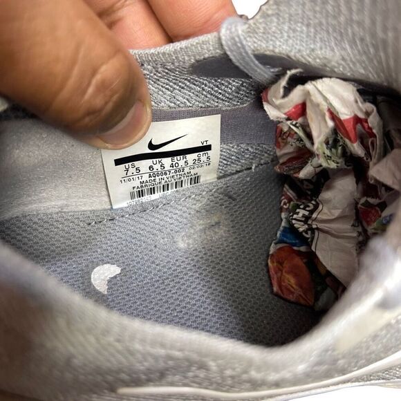 Nike Epic React Flyknit Women’s Size 7.5 Wolf Grey Running Sneakers AQ0067-002 - Picture 4 of 9